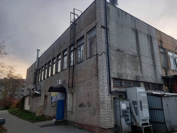 Часть здания 680м2 в ТЦ Меркурий